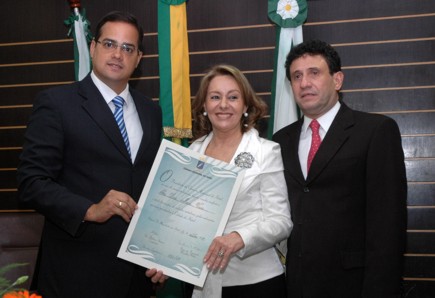 Imagem da notícia LINA VIEIRA RECEBE TÍTULO DE CIDADÃ NATALENSE DA CÂMARA MUNICIPAL